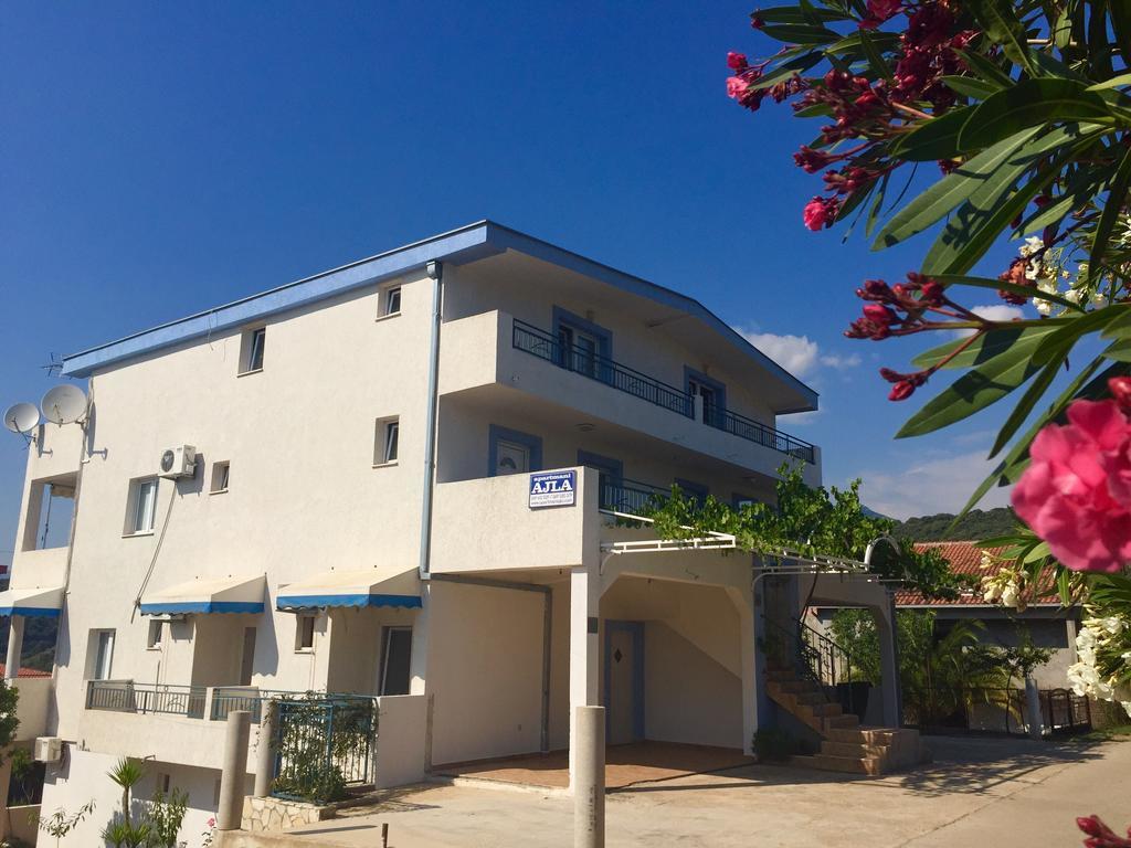 Apartments Ajla Утєха Екстер'єр фото