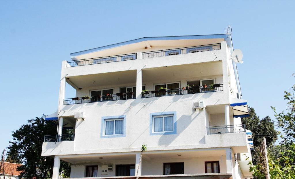Apartments Ajla Утєха Екстер'єр фото