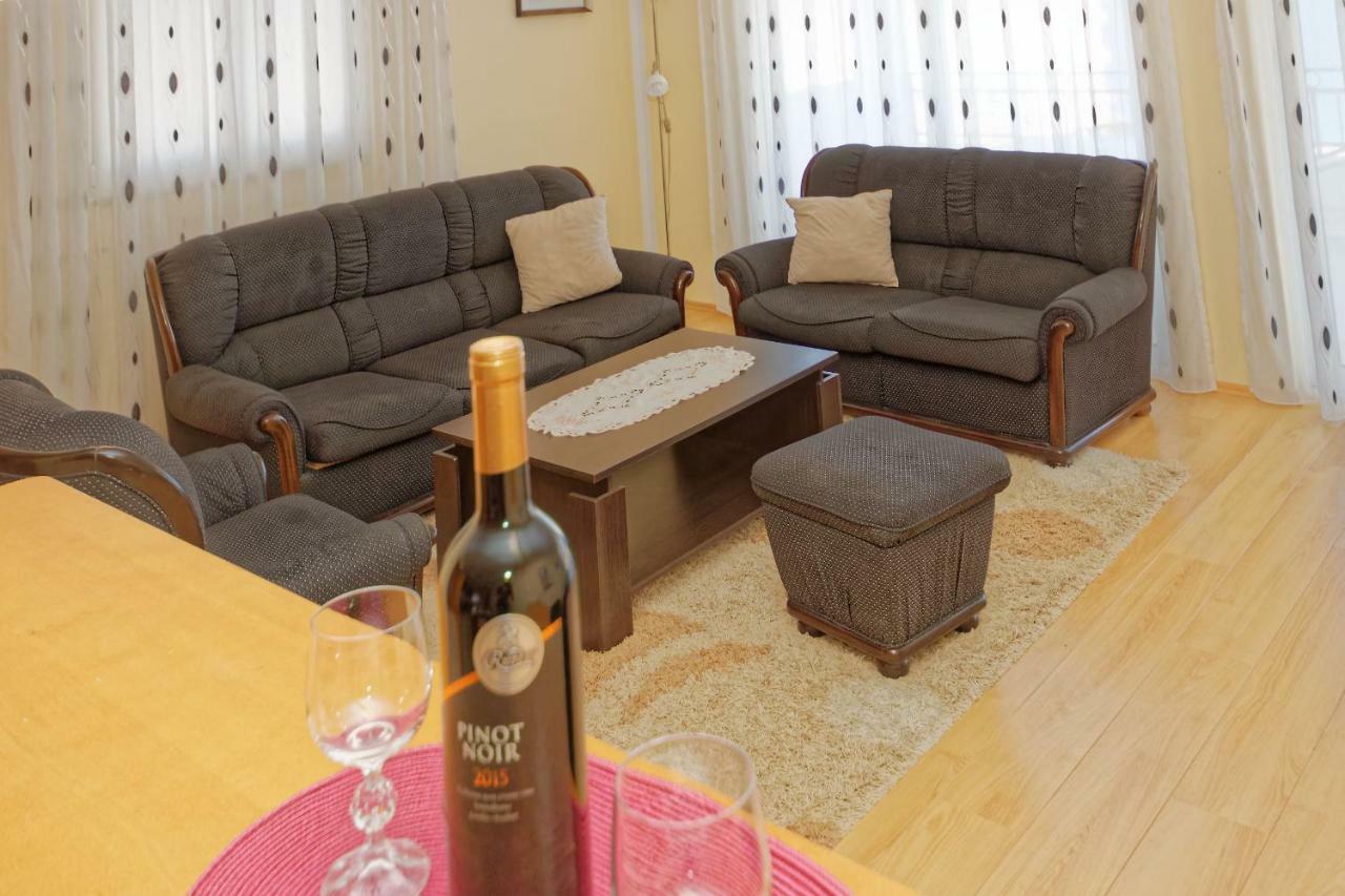 Apartments Ajla Утєха Екстер'єр фото