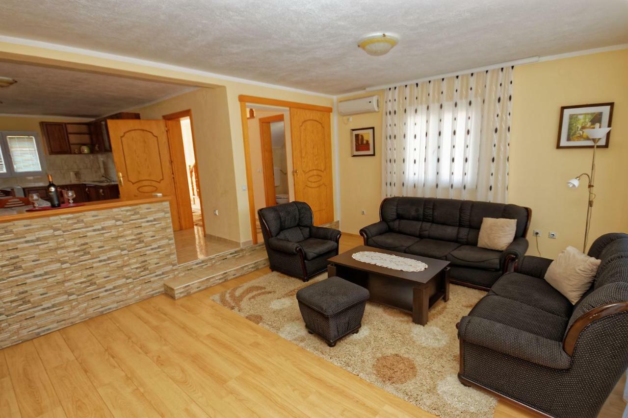 Apartments Ajla Утєха Екстер'єр фото