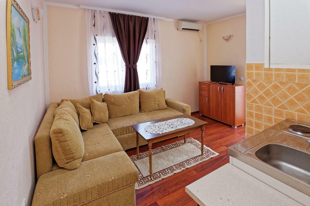 Apartments Ajla Утєха Екстер'єр фото